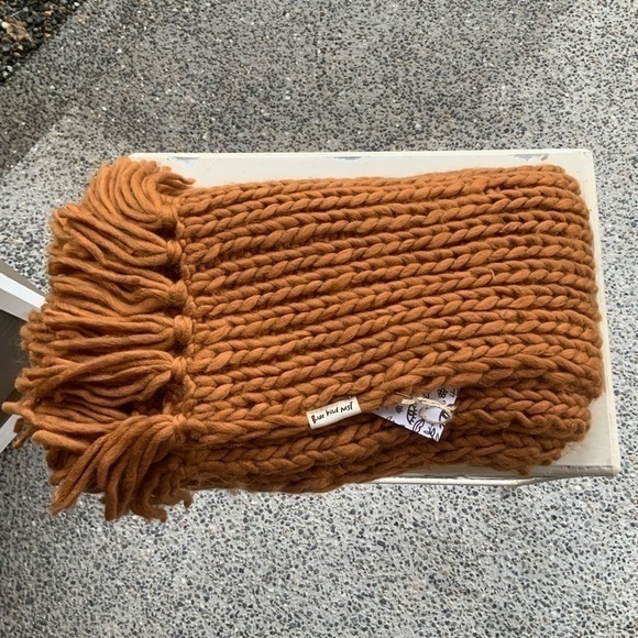 Desert Cozy Chunky Oversized Scarf - Picture 4 of 6